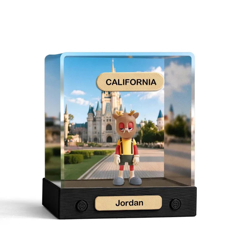 MadeMine 3D mini figure in acrylic display box showcasing a personalized gift with a single character figure.