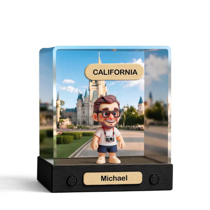 MadeMine 3D mini figure in acrylic display box showing a personalized 1-person figurine with detailed features and vibrant colors.