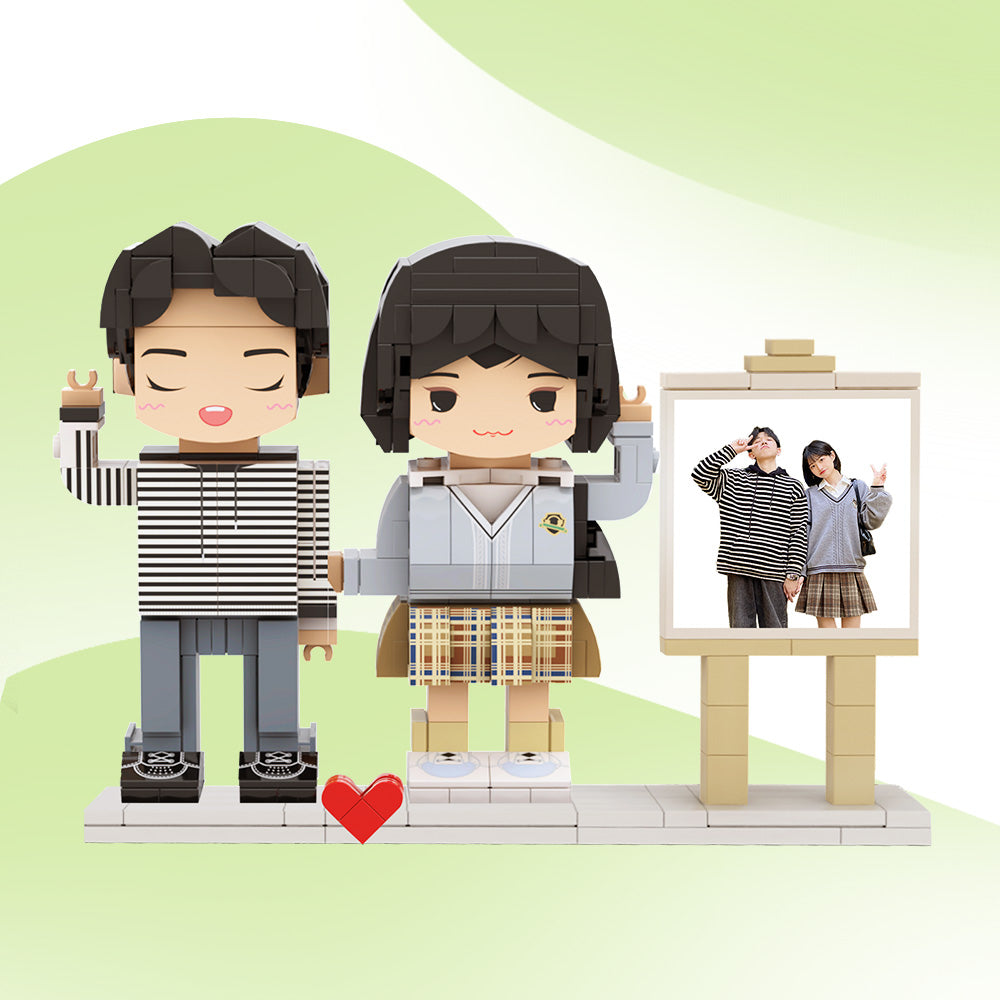 MadeMine custom full-body brick figures of two people with a photo frame, perfect gift for a spouse.