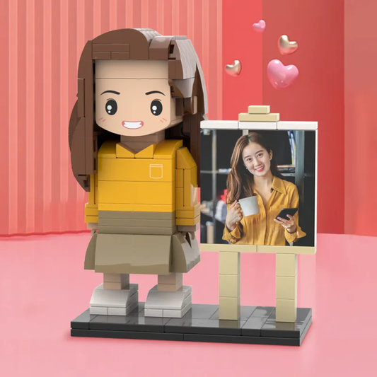 MadeMine custom full-body brick figure with frame, romantic Valentine’s Day gift for her, showcasing a detailed brick figure model.