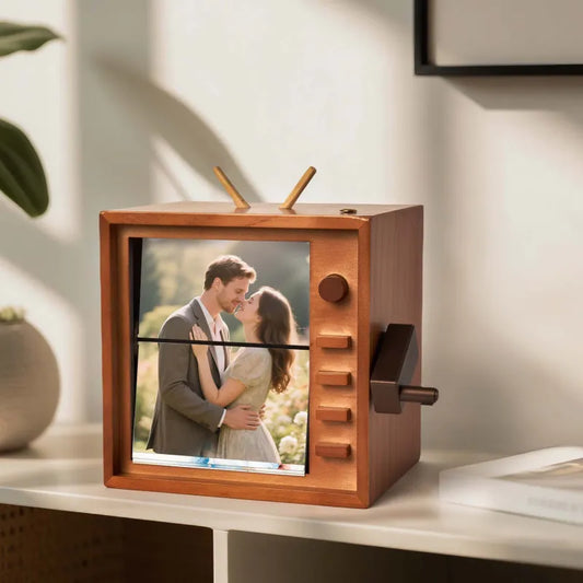 MadeMine large 16×16 cm flipbook frame with hand-crank animation and integrated light, perfect for personalized gift displays.