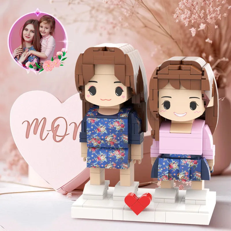Persoonlijk cadeau MadeMine Mini Brick Custom – Moeder en dochter editie met gegraveerde namen en miniatuur moeder en dochter figuren.