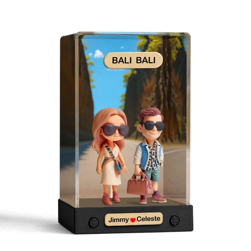 MadeMine 3D mini figure in acrylic display box, personalized gift featuring a single person, ideal for custom keepsakes.