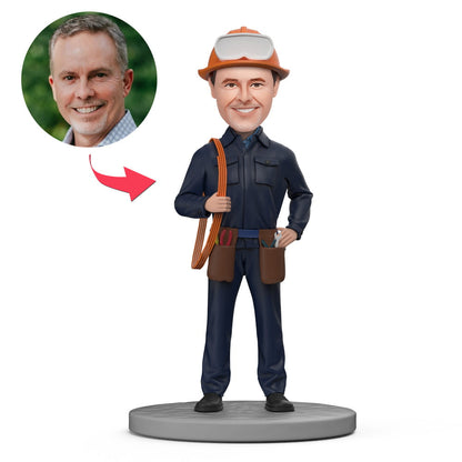 Geïllustreerde MadeMine mechanische ingenieur bobblehead met kabels, kits en gegraveerde tekst, gepersonaliseerd en gedetailleerd.