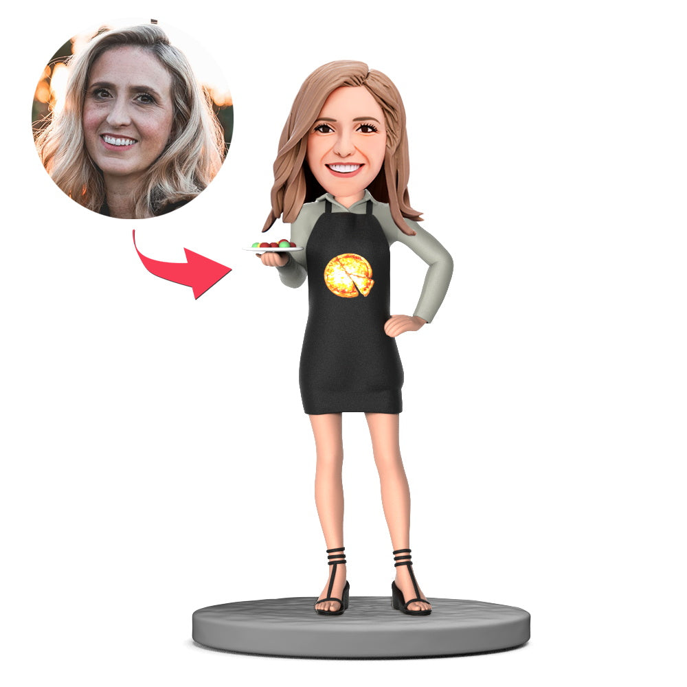 Gedetailleerde MadeMine bobblehead van een serveerster met gepersonaliseerde gegraveerde tekst, handgemaakt en kleurrijk.