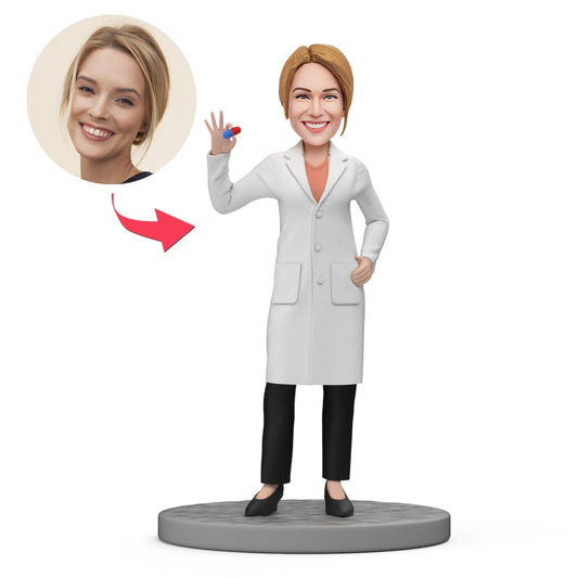 MadeMine vrouwelijke apotheekmedewerker bobblehead met pillen, gedetailleerd en kleurrijk, leuke decoratie voor medicijnliefhebbers.