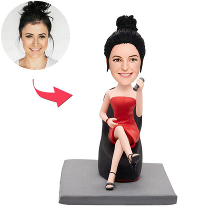 Gepersonaliseerde hoge hakken bobblehead met ingegraveerde tekst, gemaakt door MadeMine, gedetailleerd en speels beeld.