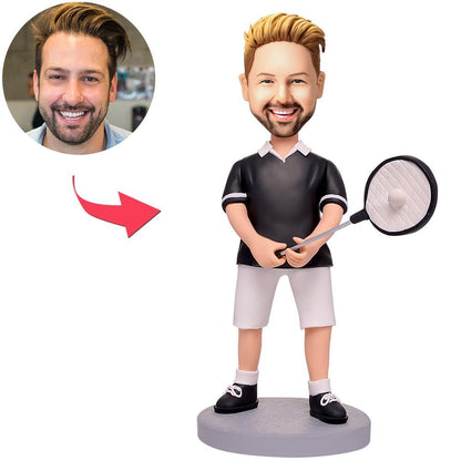 Op maat gemaakte bobbleheads van een gelukkige tennisspeler met gegraveerde tekst