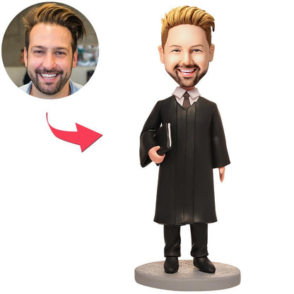MadeMine Barrister bobblehead met gegraveerde tekst, gedetailleerde handgemaakte pop met beweegbare hoofd en torso.