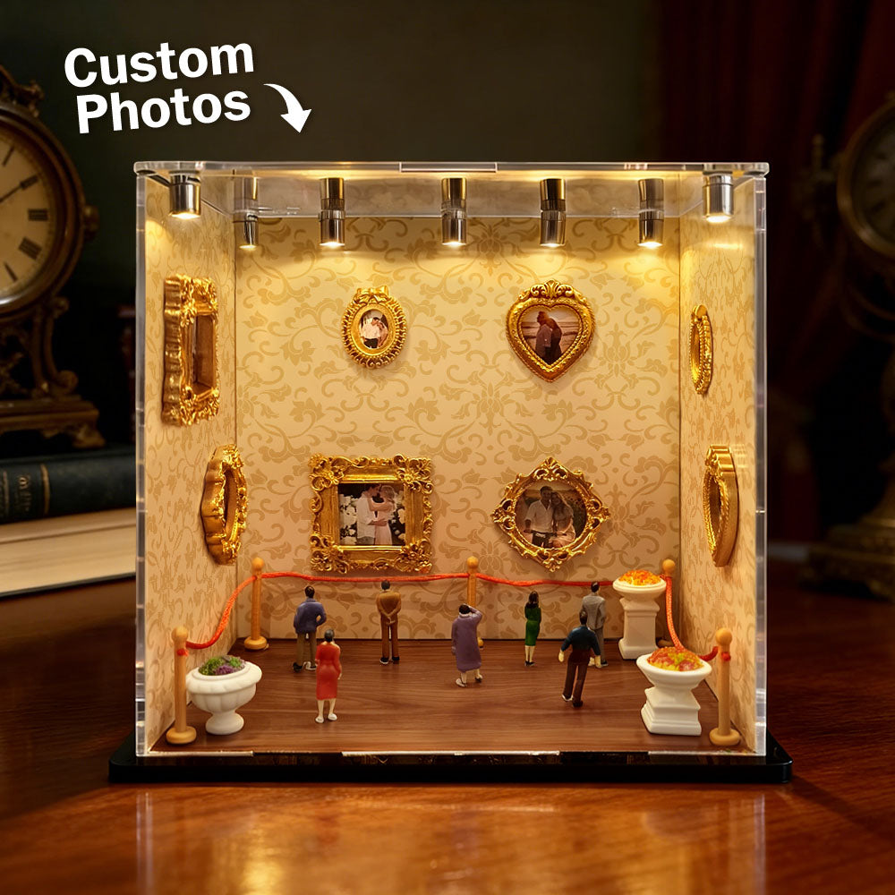 MadeMine Museum of Us transparent mini DIY museum, personalized gift showcasing small display and custom design elements.